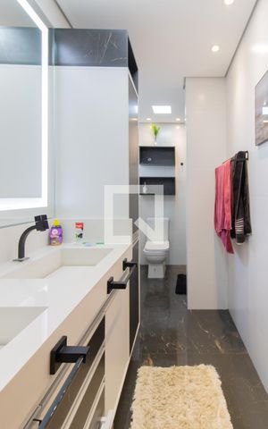 Casa à venda com 200m², 3 quartos e 3 vagas Casa à venda com 200m², 3 quartos e 3 vagasBanheiro da Suíte