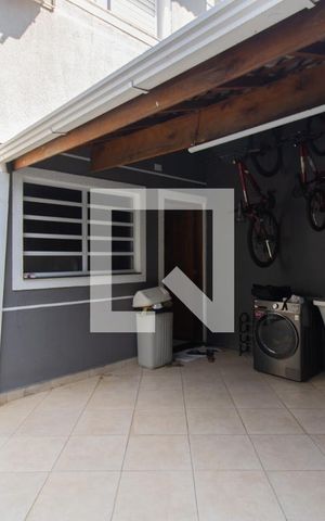 Casa à venda com 200m², 3 quartos e 3 vagas Casa à venda com 200m², 3 quartos e 3 vagasÁrea Externa