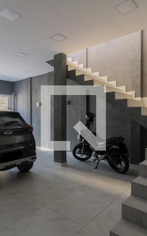 Casa à venda com 200m², 3 quartos e 3 vagas Casa à venda com 200m², 3 quartos e 3 vagasGaragem