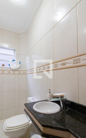 Casa à venda com 200m², 3 quartos e 3 vagas Casa à venda com 200m², 3 quartos e 3 vagasLavabo
