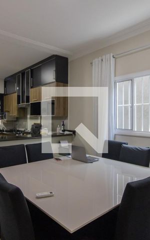 Casa à venda com 200m², 3 quartos e 3 vagas Casa à venda com 200m², 3 quartos e 3 vagasCopa