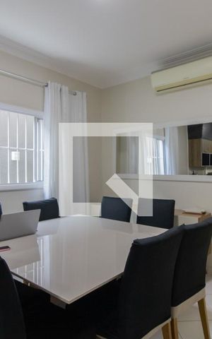 Casa à venda com 200m², 3 quartos e 3 vagas Casa à venda com 200m², 3 quartos e 3 vagasCopa