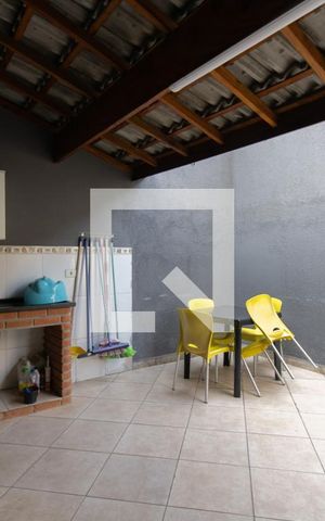 Casa à venda com 200m², 3 quartos e 3 vagas Casa à venda com 200m², 3 quartos e 3 vagasÁrea Externa