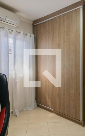 Casa à venda com 200m², 3 quartos e 3 vagas Casa à venda com 200m², 3 quartos e 3 vagasQuarto 2
