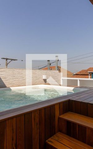 Casa à venda com 200m², 3 quartos e 3 vagas Casa à venda com 200m², 3 quartos e 3 vagasTerraço