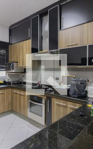 Casa à venda com 200m², 3 quartos e 3 vagas Casa à venda com 200m², 3 quartos e 3 vagasCozinha