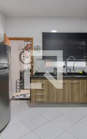 Casa à venda com 200m², 3 quartos e 3 vagas Casa à venda com 200m², 3 quartos e 3 vagasCozinha