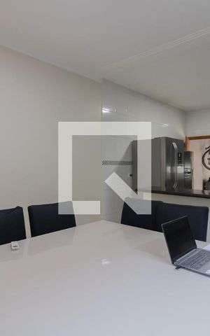 Casa à venda com 200m², 3 quartos e 3 vagas Casa à venda com 200m², 3 quartos e 3 vagasCopa