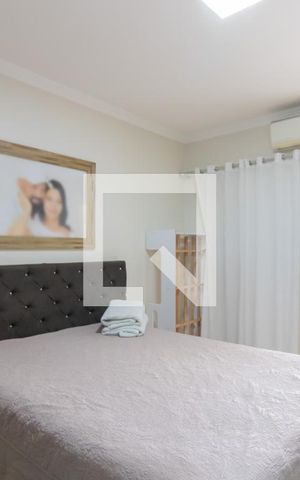 Casa à venda com 200m², 3 quartos e 3 vagas Casa à venda com 200m², 3 quartos e 3 vagasSuíte