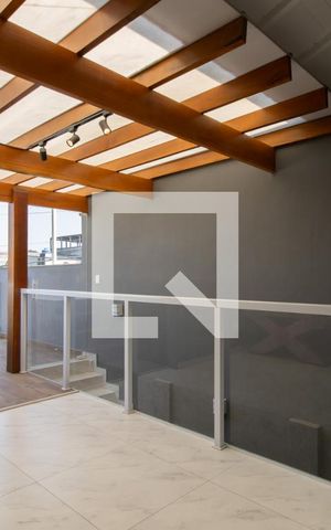 Casa à venda com 200m², 3 quartos e 3 vagas Casa à venda com 200m², 3 quartos e 3 vagasTerraço