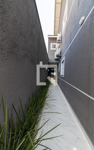 Casa à venda com 200m², 3 quartos e 3 vagas Casa à venda com 200m², 3 quartos e 3 vagasCorredor Lateral