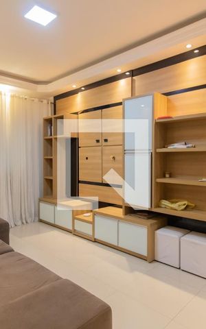 Casa à venda com 200m², 3 quartos e 3 vagas Casa à venda com 200m², 3 quartos e 3 vagasSala
