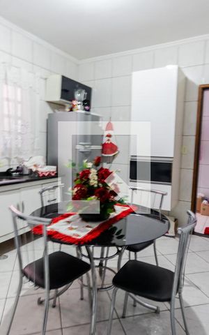 Casa à venda com 250m², 3 quartos e 4 vagas Casa à venda com 250m², 3 quartos e 4 vagasCozinha
