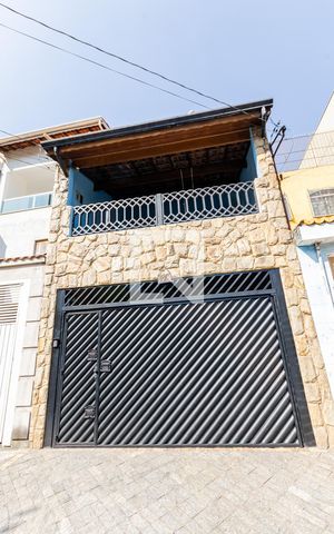 Casa à venda com 250m², 3 quartos e 4 vagas Casa à venda com 250m², 3 quartos e 4 vagasFachada