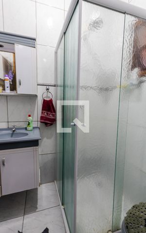 Casa à venda com 250m², 3 quartos e 4 vagas Casa à venda com 250m², 3 quartos e 4 vagasBanheiro da Suíte