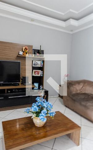 Casa à venda com 250m², 3 quartos e 4 vagas Casa à venda com 250m², 3 quartos e 4 vagasSala