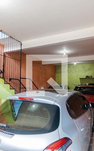 Casa à venda com 250m², 3 quartos e 4 vagas Casa à venda com 250m², 3 quartos e 4 vagasGaragem