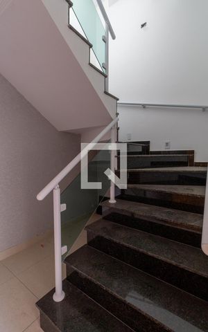 Casa à venda com 179m², 3 quartos e 2 vagasEscada 