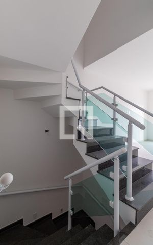 Casa à venda com 179m², 3 quartos e 2 vagasEscada 
