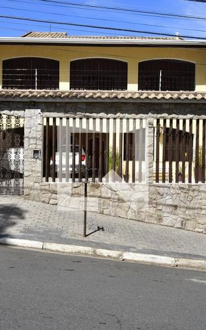 Casa à venda com 400m², 4 quartos e 4 vagasFachada