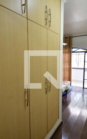 Casa à venda com 400m², 4 quartos e 4 vagasQuarto 2 - Armários