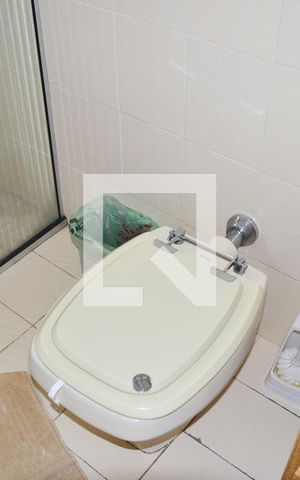 Apartamento à venda com 96m², 2 quartos e sem vaga Apartamento à venda com 96m², 2 quartos e sem vagaBanheiro