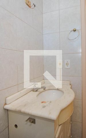 Apartamento à venda com 75m², 2 quartos e sem vaga Apartamento à venda com 75m², 2 quartos e sem vagaBanheiro