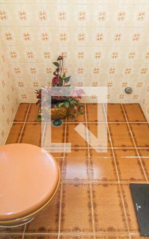 Casa à venda com 180m², 3 quartos e 2 vagas Casa à venda com 180m², 3 quartos e 2 vagasBanheiro