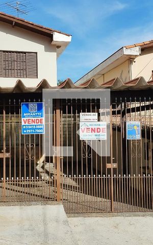 Casa à venda com 154m², 3 quartos e 2 vagas Casa à venda com 154m², 3 quartos e 2 vagasFachada