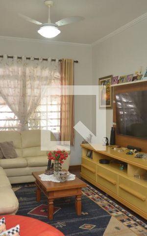 Casa à venda com 201m², 3 quartos e 2 vagasSala