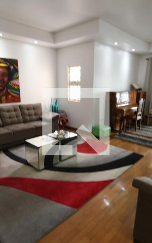 Casa à venda com 350m², 5 quartos e 4 vagasSala