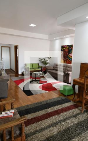 Casa à venda com 350m², 5 quartos e 4 vagasSala