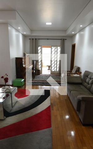 Casa à venda com 350m², 5 quartos e 4 vagasSala