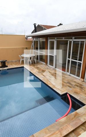 Casa à venda com 350m², 5 quartos e 4 vagasVista