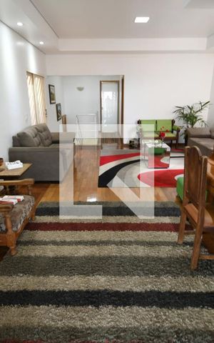 Casa à venda com 350m², 5 quartos e 4 vagasSala
