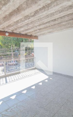 Casa para alugar com 178m², 2 quartos e 2 vagas Casa para alugar com 178m², 2 quartos e 2 vagasVaranda Quarto