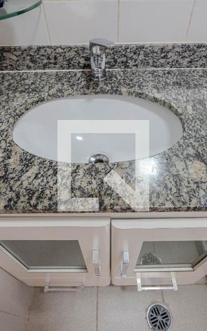 Apartamento à venda com 60m², 2 quartos e 2 vagas Apartamento à venda com 60m², 2 quartos e 2 vagasBanheiro