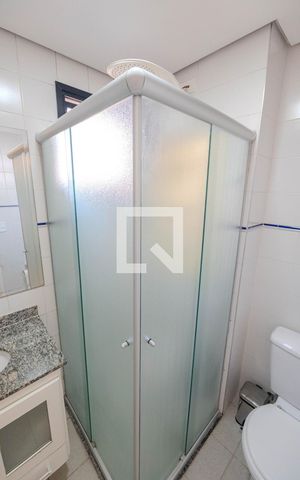 Apartamento à venda com 60m², 2 quartos e 2 vagas Apartamento à venda com 60m², 2 quartos e 2 vagasBanheiro