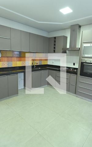 Casa à venda com 243m², 3 quartos e 4 vagas Casa à venda com 243m², 3 quartos e 4 vagasCozinha