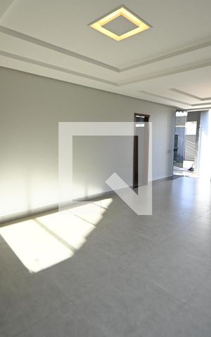 Casa à venda com 243m², 3 quartos e 4 vagas Casa à venda com 243m², 3 quartos e 4 vagasSala