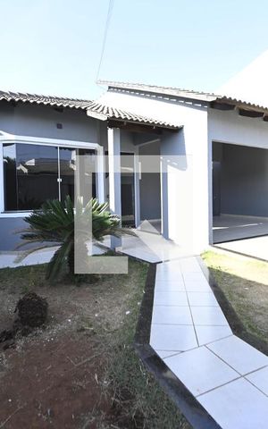 Casa à venda com 243m², 3 quartos e 4 vagas Casa à venda com 243m², 3 quartos e 4 vagasÁrea Externa