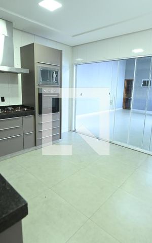 Casa à venda com 243m², 3 quartos e 4 vagas Casa à venda com 243m², 3 quartos e 4 vagasCozinha