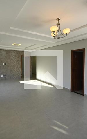 Casa à venda com 243m², 3 quartos e 4 vagas Casa à venda com 243m², 3 quartos e 4 vagasSala