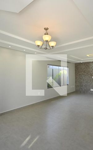 Casa à venda com 243m², 3 quartos e 4 vagas Casa à venda com 243m², 3 quartos e 4 vagasSala