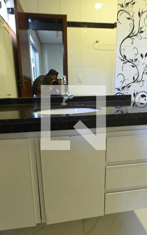 Casa à venda com 243m², 3 quartos e 4 vagas Casa à venda com 243m², 3 quartos e 4 vagasBanheiro Quarto 1