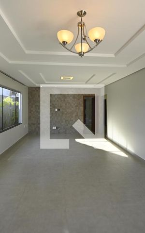 Casa à venda com 243m², 3 quartos e 4 vagas Casa à venda com 243m², 3 quartos e 4 vagasSala