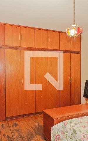 Casa à venda com 180m², 3 quartos e 5 vagas Casa à venda com 180m², 3 quartos e 5 vagasSuíte