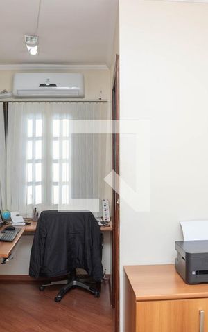 Casa à venda com 310m², 5 quartos e 4 vagas Casa à venda com 310m², 5 quartos e 4 vagasCasa 1 - quarto 2