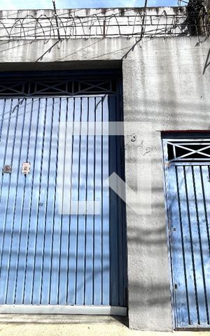 Casa à venda com 150m², 2 quartos e sem vaga Casa à venda com 150m², 2 quartos e sem vagaFachada