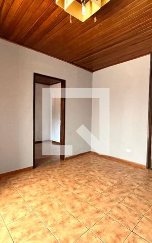 Casa à venda com 150m², 2 quartos e sem vaga Casa à venda com 150m², 2 quartos e sem vagaSala